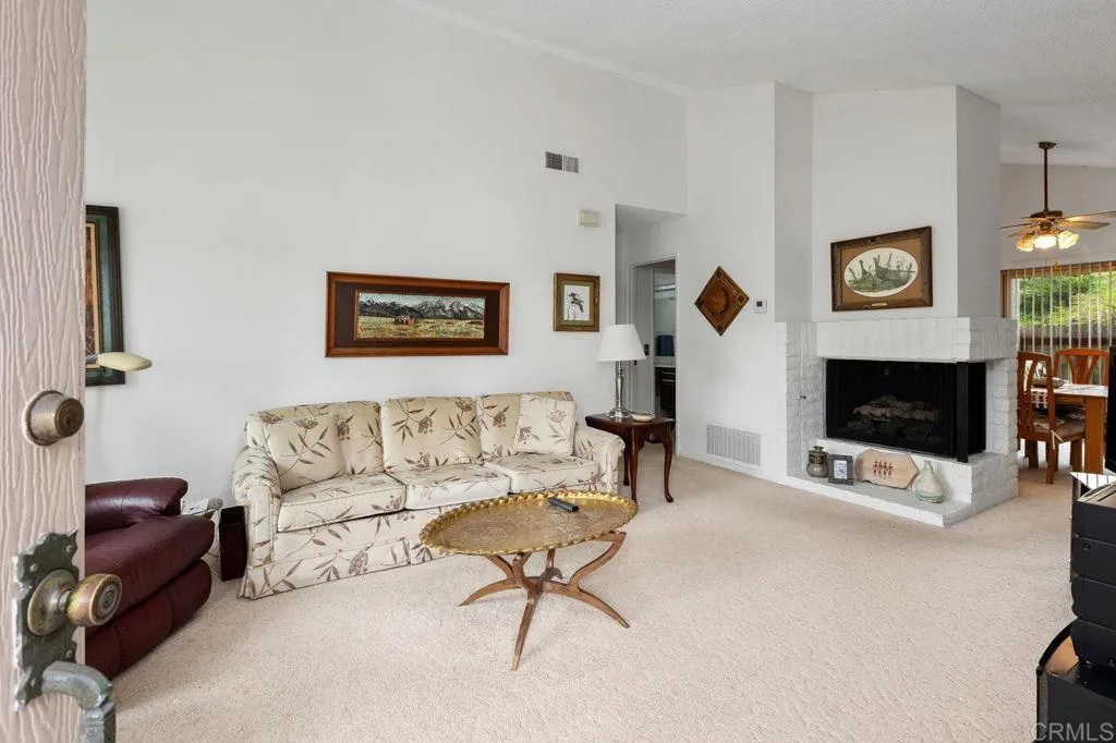 727 Nob Circle, Vista, CA, 92084