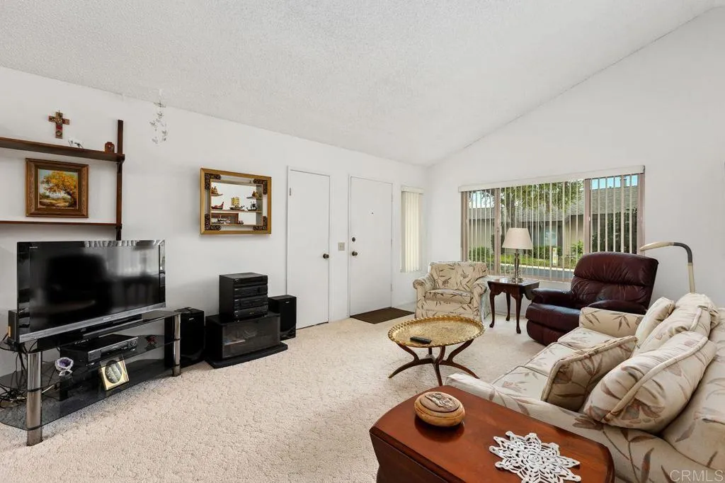 727 Nob Circle, Vista, CA, 92084