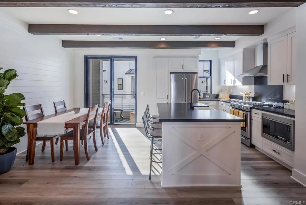 https://cdn.realtyfeed.com/cdn/127/306635112/002da317c06b140373f02d726dc65c44.webp