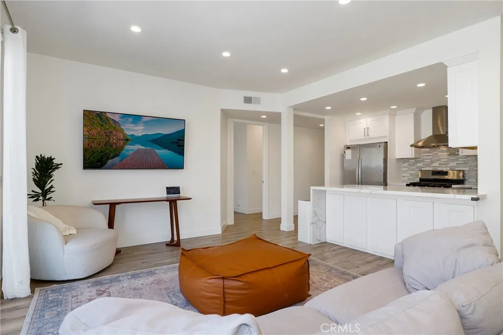 11723 Goshen Avenue Unit: 103