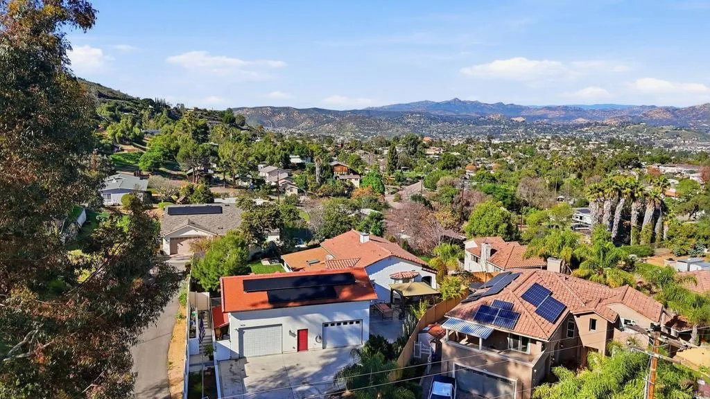 https://cdn.realtyfeed.com/cdn/127/306635155/294b136586e337539a61d5555e5a09f8.webp