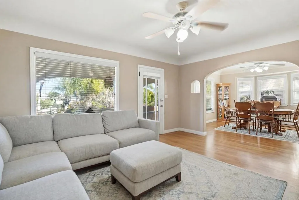 https://cdn.realtyfeed.com/cdn/127/306635155/a4300c880e56c39c324ae6a1c26b4f2d.webp
