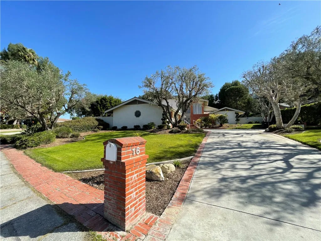 16 Bridlewood Circle