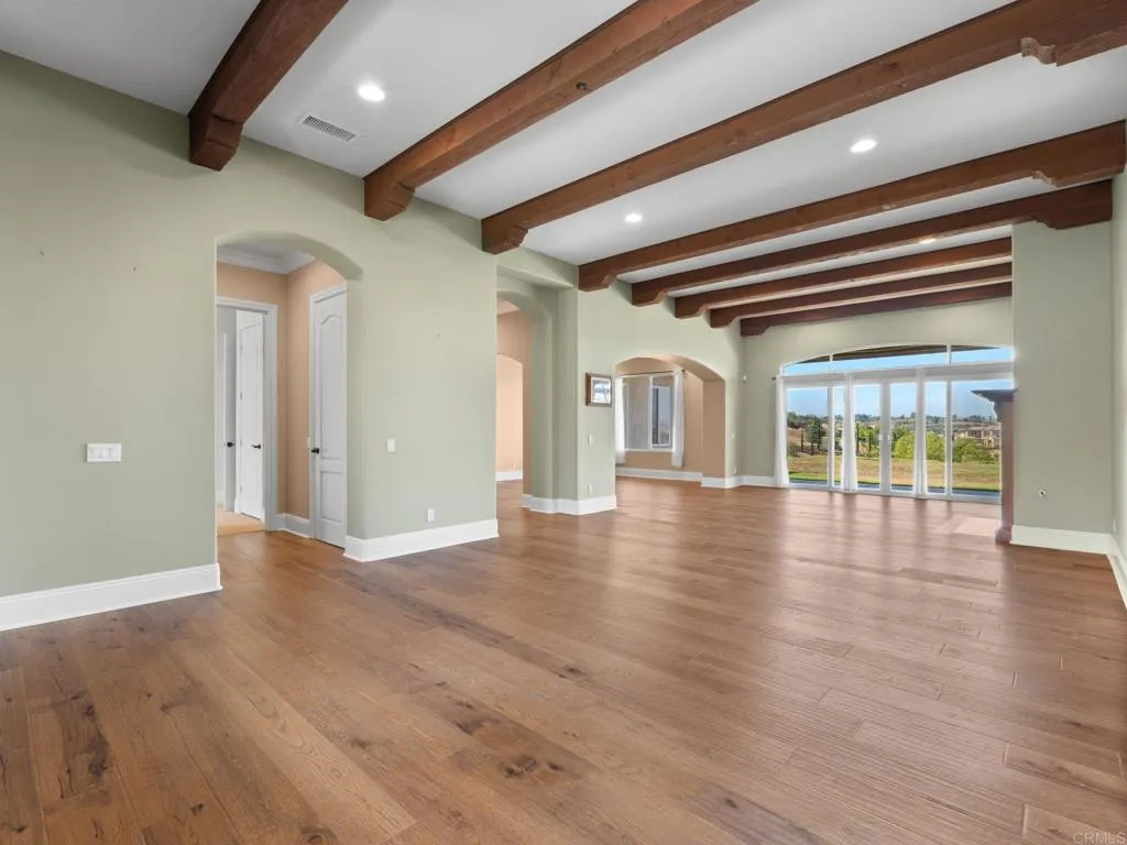 https://cdn.realtyfeed.com/cdn/127/306635283/10c0c021a1df20702fe6d98a3842c080.webp