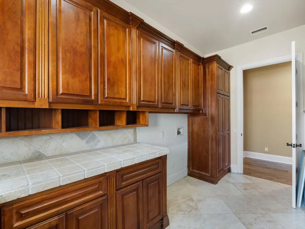 https://cdn.realtyfeed.com/cdn/127/306635283/6c1e4e679cd65cee6aca1ea429f454e5.webp