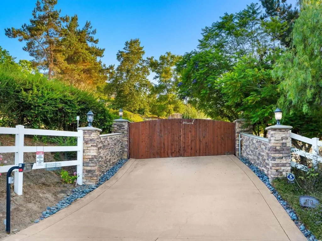 https://cdn.realtyfeed.com/cdn/127/306635283/7c34af33d2fb0e91841eb9e0c60c7bc4.webp