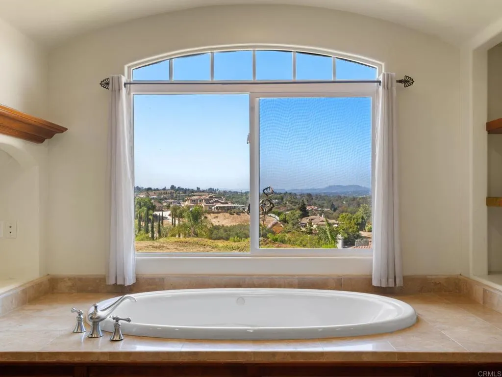 https://cdn.realtyfeed.com/cdn/127/306635283/bacebd0d2eb57f3161c684459a0084b1.webp