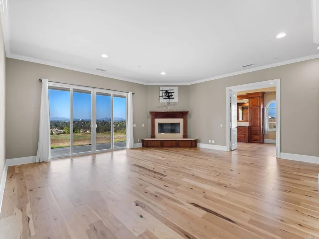 https://cdn.realtyfeed.com/cdn/127/306635283/cecc6b14baa5ecf3bbfb9b5466679a2e.webp