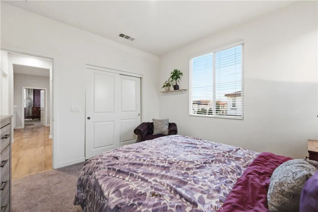 https://cdn.realtyfeed.com/cdn/127/306635399/73a2adb911ab6752be3bb69539ce33af.webp