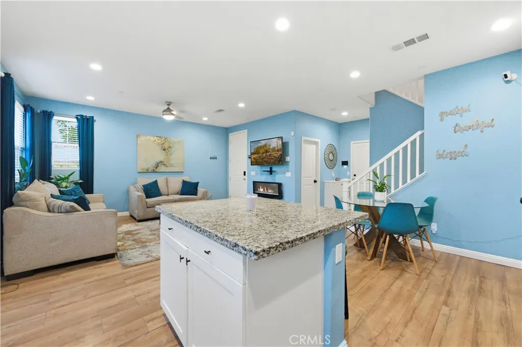 https://cdn.realtyfeed.com/cdn/127/306635399/b196d4d8e9579d87c77539f76f9ac9bb.webp
