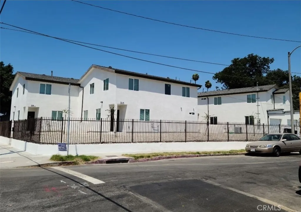 Los Angeles, CA 90011