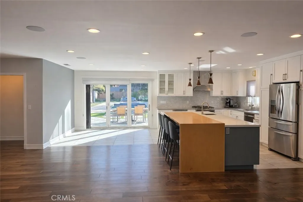 23400 Collins, Woodland Hills, CA 91367 - Photo 2 of 40, Woodland Hills, CA