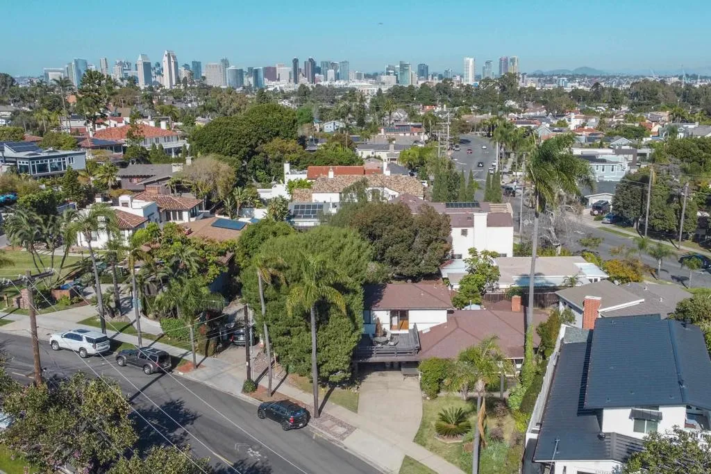 https://cdn.realtyfeed.com/cdn/127/306635519/e3b9b97a9772882c2fc11bb98ebc639a.webp