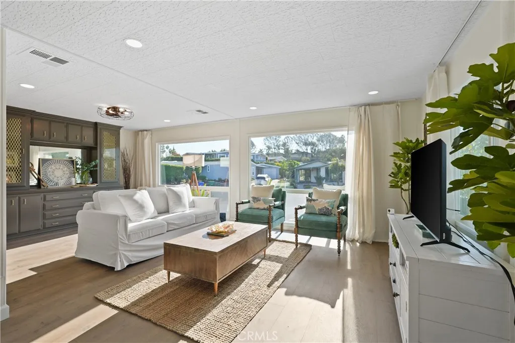 https://cdn.realtyfeed.com/cdn/127/306635648/d8b7e7b7f5953fb7c5e5368d5af5806c.webp