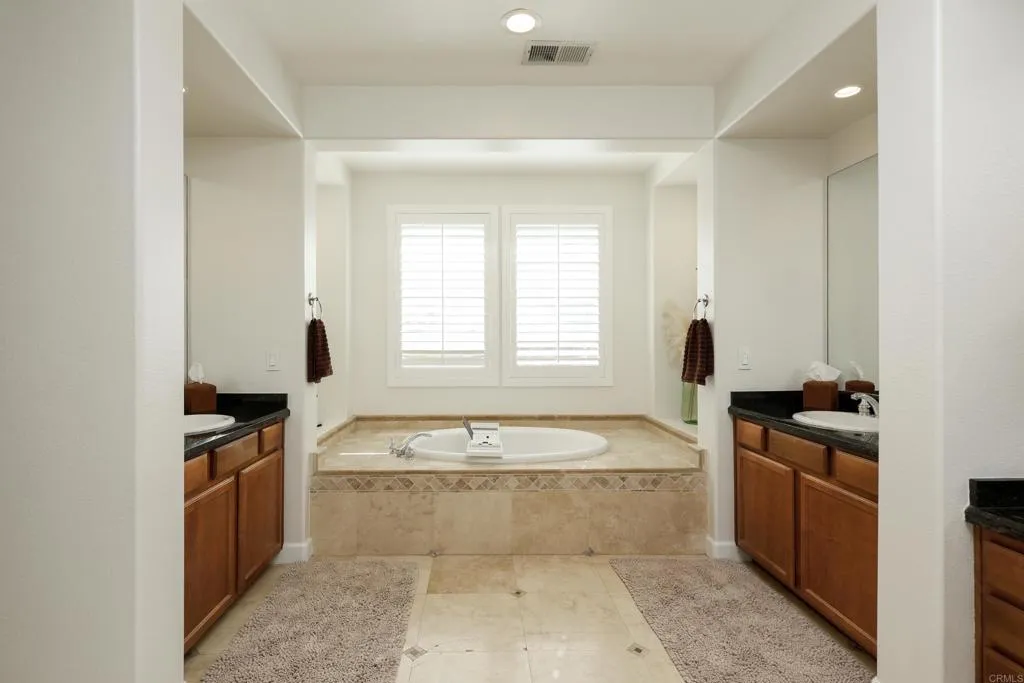 https://cdn.realtyfeed.com/cdn/127/306635712/f16321b0f1a8c352a29ddb8f6684a9f7.webp