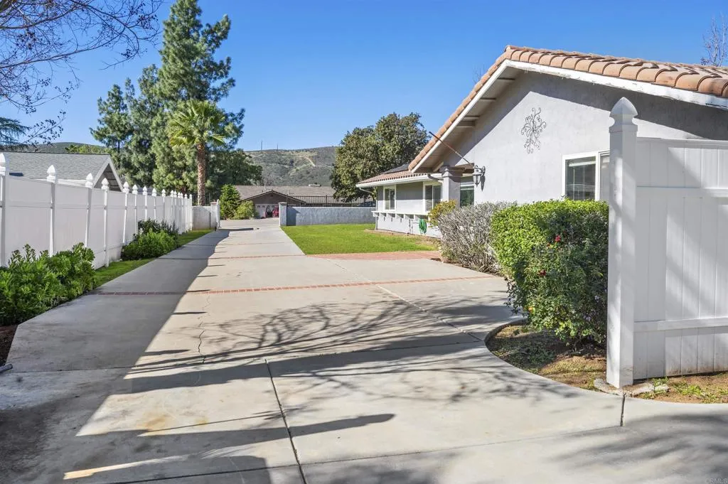 https://cdn.realtyfeed.com/cdn/127/306635730/046c231ca7a4cadccf45bb654ebc63f8.webp