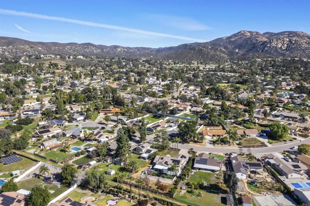 https://cdn.realtyfeed.com/cdn/127/306635730/19fd9b82ae9cd95629d81cd060488635.webp