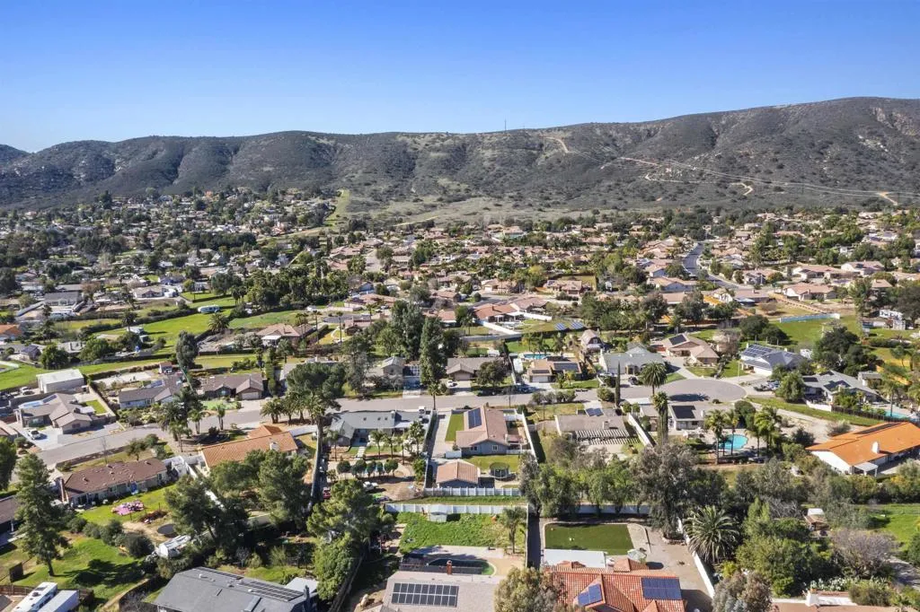 https://cdn.realtyfeed.com/cdn/127/306635730/5a2ff670e4307556f257d8dbb7b2a92d.webp