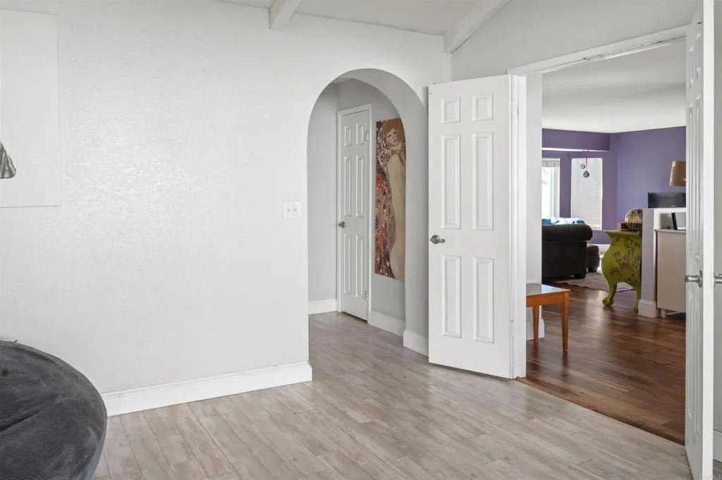 https://cdn.realtyfeed.com/cdn/127/306635730/75cf7ee17a94e21579e56a15d3e96378.webp
