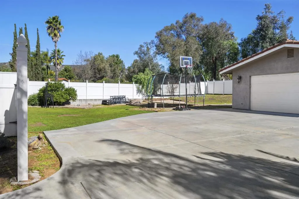 https://cdn.realtyfeed.com/cdn/127/306635730/b2814683b3d5158bacb1b7f120ffda52.webp