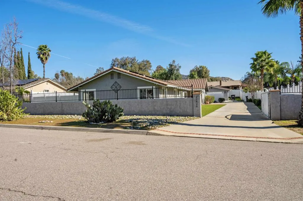 https://cdn.realtyfeed.com/cdn/127/306635730/cddecf40b101bdcc4aa832c0e545808b.webp