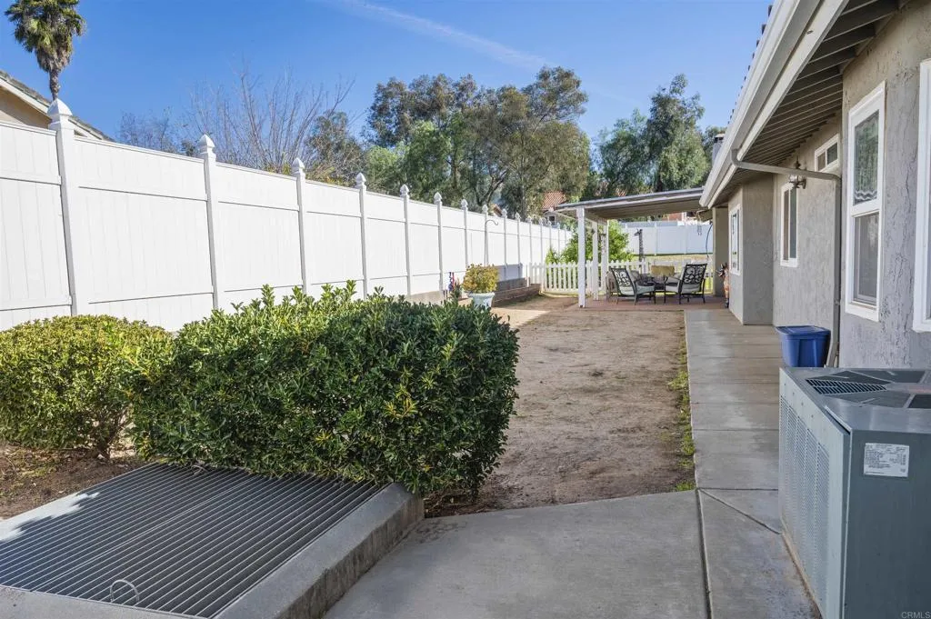 https://cdn.realtyfeed.com/cdn/127/306635730/eafe15e7bb1d51ae22cc08070b060d38.webp