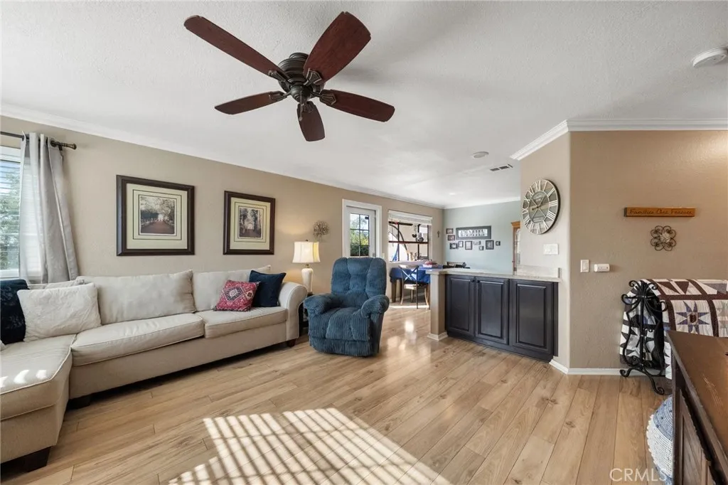 https://cdn.realtyfeed.com/cdn/127/306635742/086ec7c83df3f8dd8ab1695a9c46e417.webp