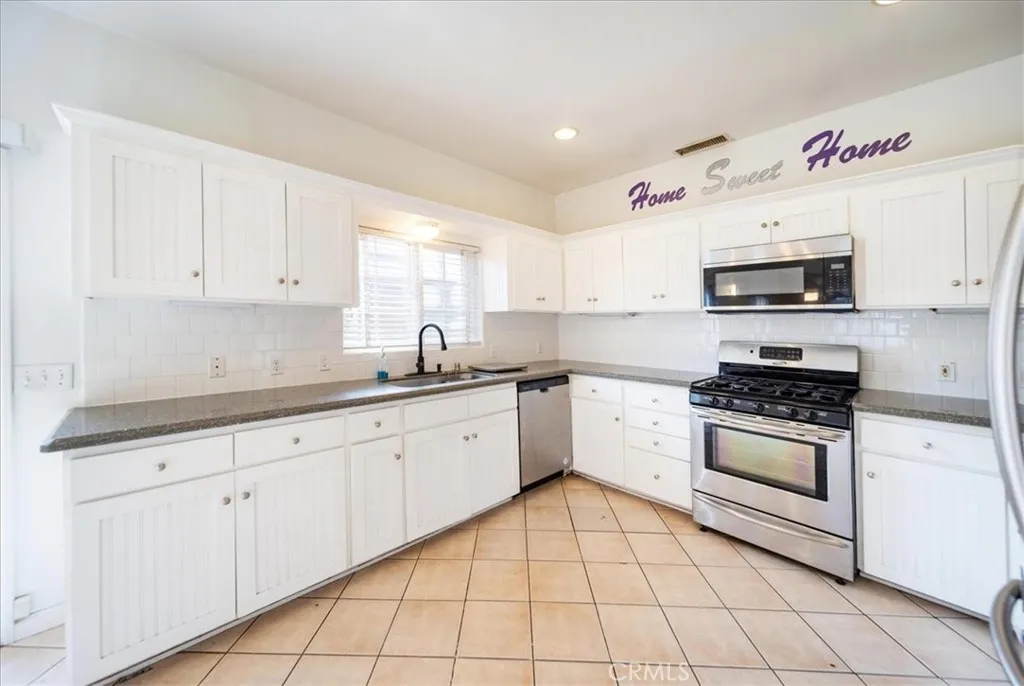 https://cdn.realtyfeed.com/cdn/127/306635764/306a64e2da1fa0472e685f3936b116b1.webp