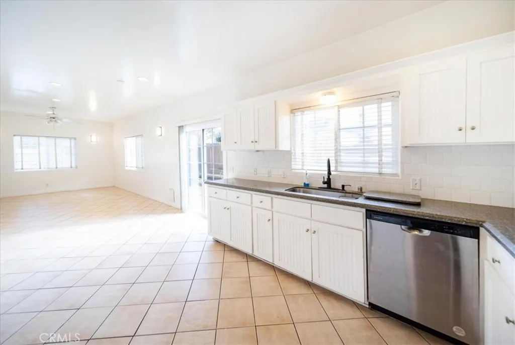 https://cdn.realtyfeed.com/cdn/127/306635764/461be1c2b797bd745a37aabd3d755e8e.webp