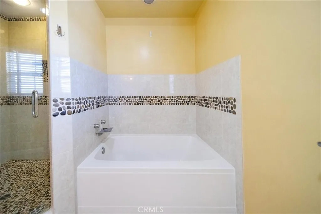 https://cdn.realtyfeed.com/cdn/127/306635764/fca498703730f3a055164a89b966457a.webp