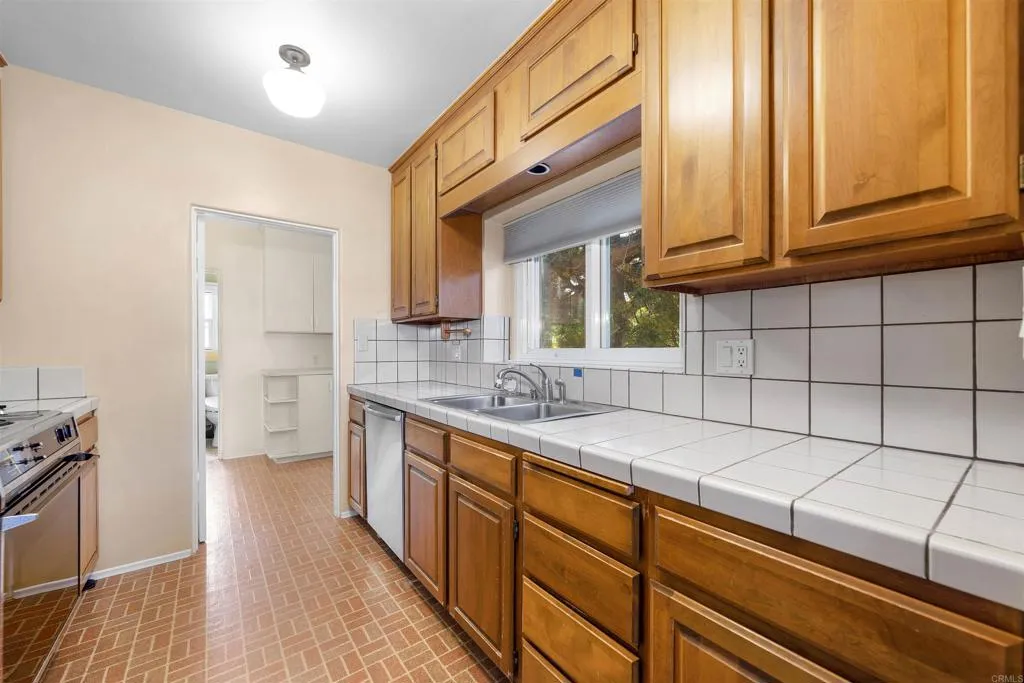 https://cdn.realtyfeed.com/cdn/127/306635810/ac093170c80afff61955041e854f0481.webp