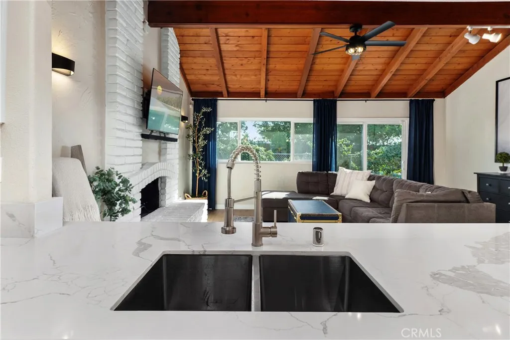 https://cdn.realtyfeed.com/cdn/127/306635847/6210b7266005754d4f08860a2d32404d.webp