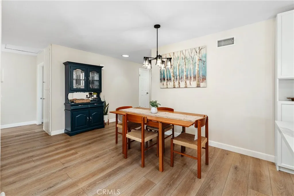 https://cdn.realtyfeed.com/cdn/127/306635847/df57aed5639f22f87872940ad6a7a874.webp