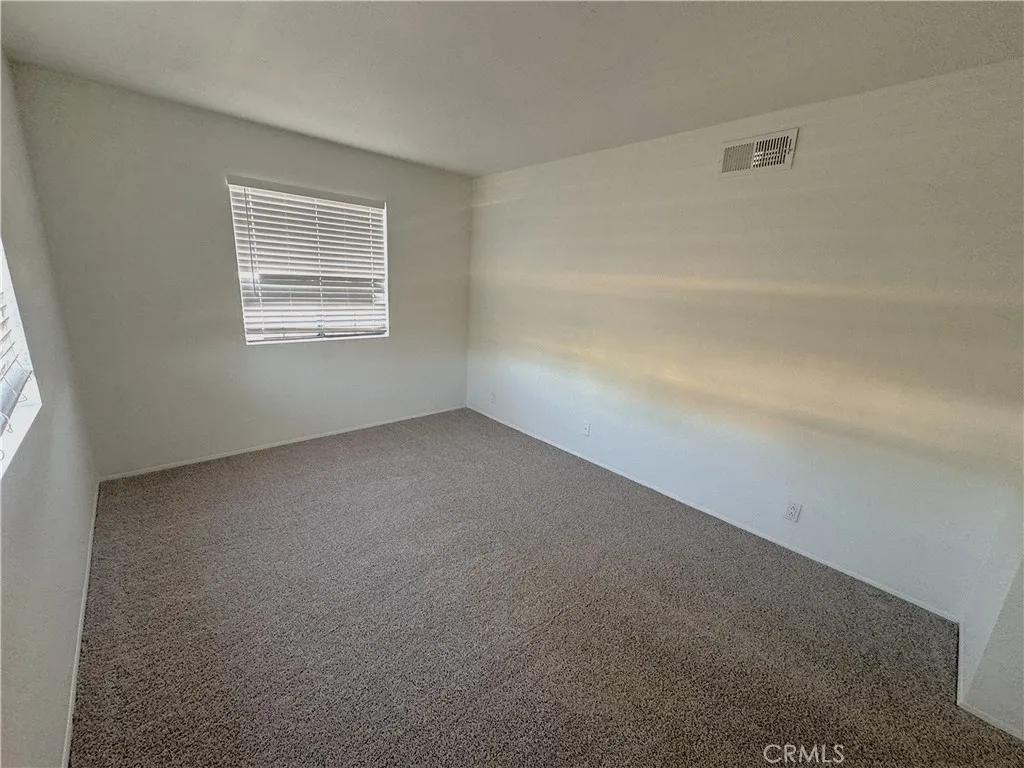 https://cdn.realtyfeed.com/cdn/127/306635856/52873dbf850a4293034c3f151cabf84c.webp