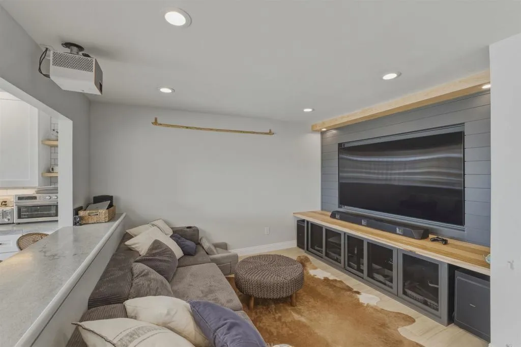 https://cdn.realtyfeed.com/cdn/127/306635873/1b5319b08532daa6d2db8e5308f4d270.webp