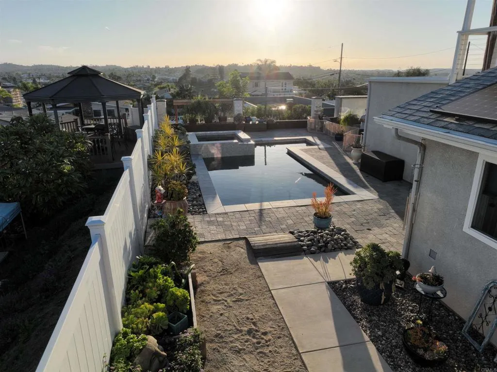 https://cdn.realtyfeed.com/cdn/127/306635873/240adefa67256f58767e78626b1e0ef4.webp