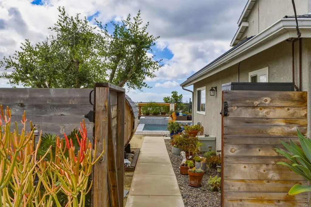 https://cdn.realtyfeed.com/cdn/127/306635873/dc845e88218c436e12c943d74c1a20f8.webp