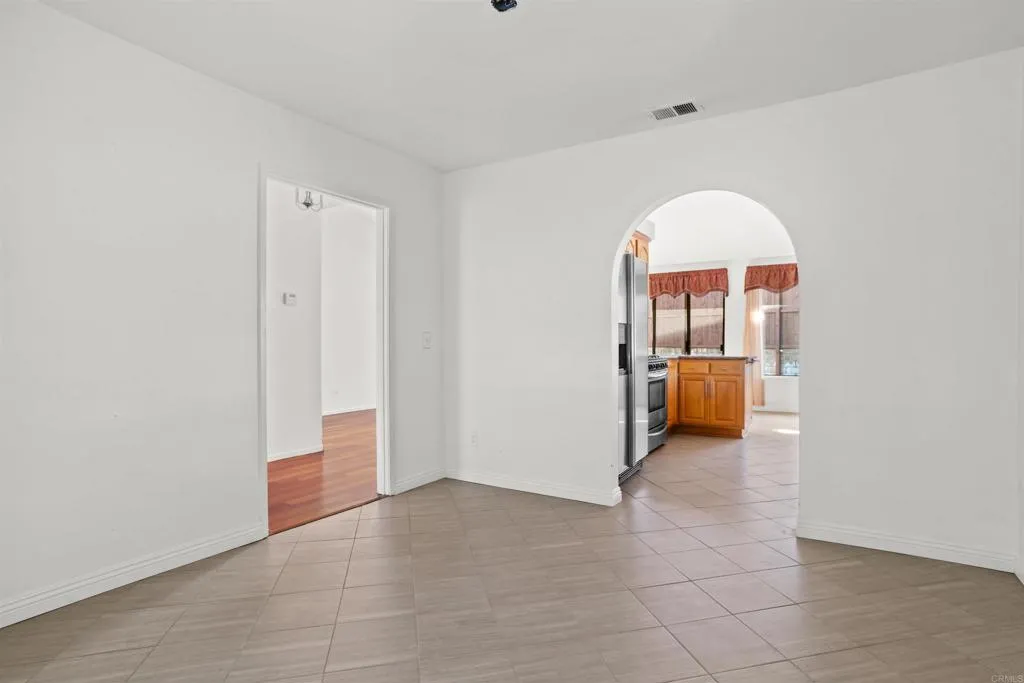 https://cdn.realtyfeed.com/cdn/127/306635915/39a36400939901ba78a553e3c10f77ed.webp