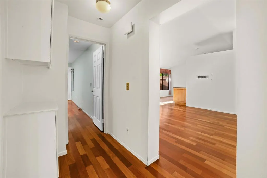 https://cdn.realtyfeed.com/cdn/127/306635915/e9cf3911a8ff134fc2c25952850b1398.webp