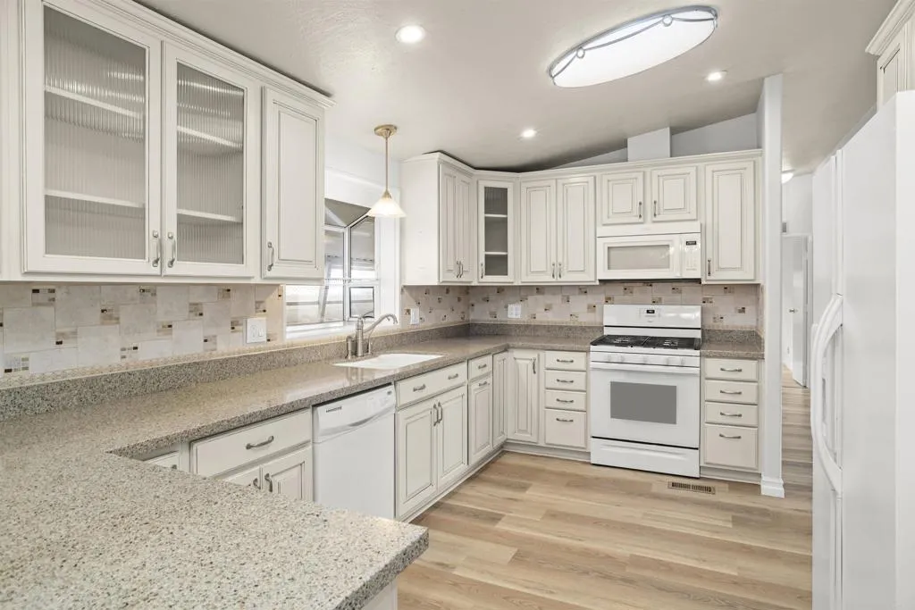 https://cdn.realtyfeed.com/cdn/127/306635936/38c0bd9324c01221d1f5b4038f2abd6e.webp