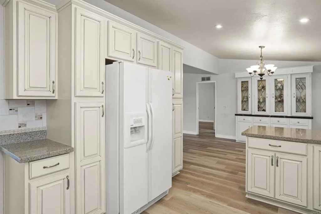 https://cdn.realtyfeed.com/cdn/127/306635936/7af8d6565213a2545dc3940bb0f9956d.webp