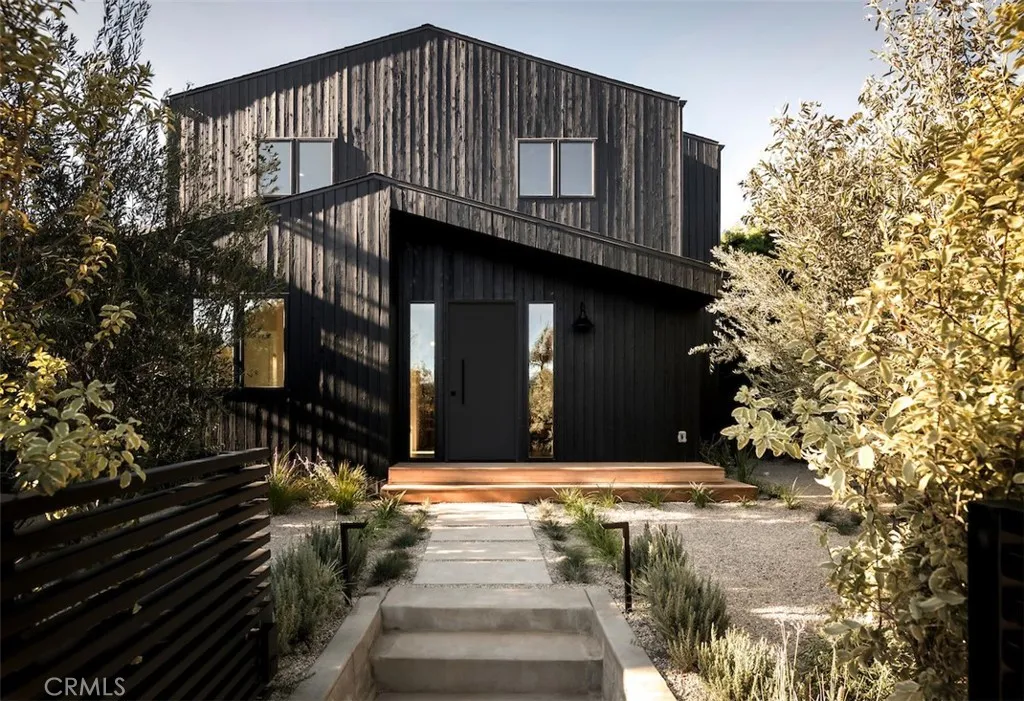 709 Vernon