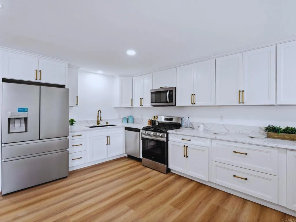https://cdn.realtyfeed.com/cdn/127/306636048/b9b88332c22d68423aa100957a7b03f7.webp