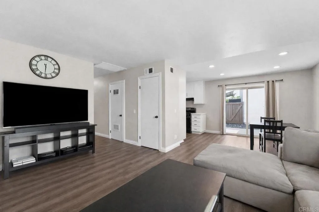 https://cdn.realtyfeed.com/cdn/127/306636127/2a909325e7658d0e1d5afd1d3723cf26.webp