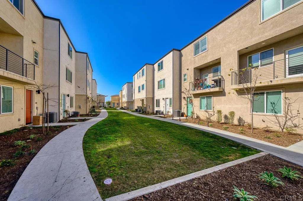 https://cdn.realtyfeed.com/cdn/127/306636171/52a4b0c8926ac98b9381e6e624ab879d.webp