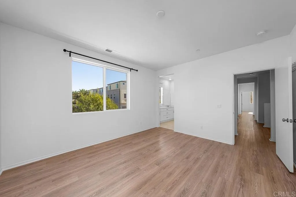 https://cdn.realtyfeed.com/cdn/127/306636171/b68bdeec3012419668e315f0bddc3a9e.webp