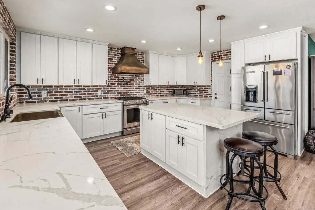 https://cdn.realtyfeed.com/cdn/127/306636199/20338d8c1861b138c2f31db870cccda2.webp
