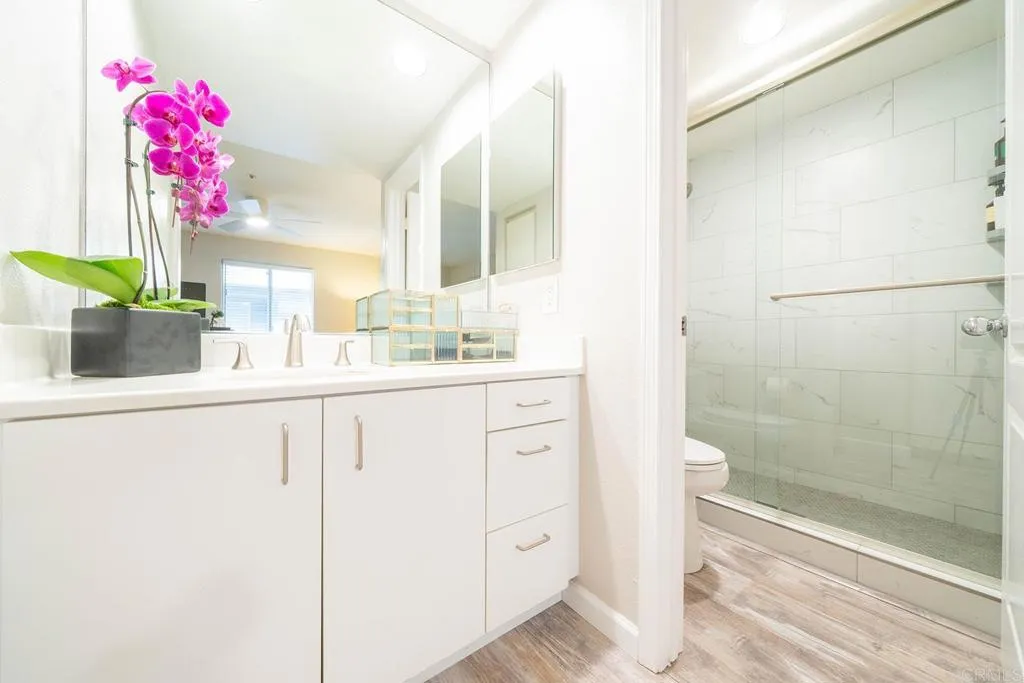 https://cdn.realtyfeed.com/cdn/127/306636206/f2fb0398f7cf404791d1bad492411ece.webp