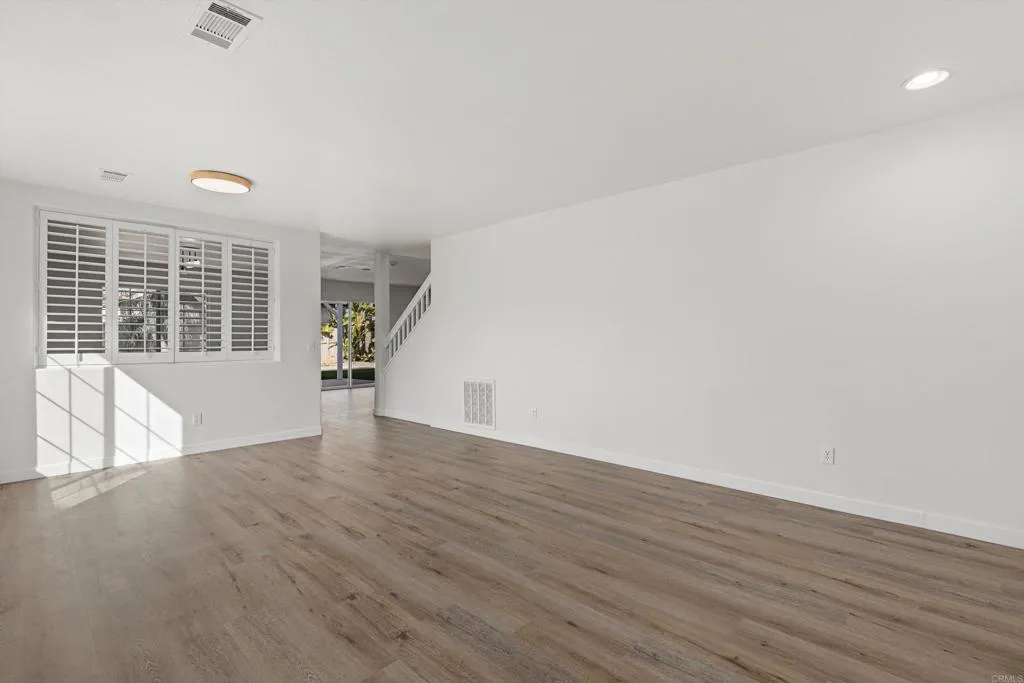 https://cdn.realtyfeed.com/cdn/127/306636261/ac81997c10e3a32f218b6e6244995cde.webp