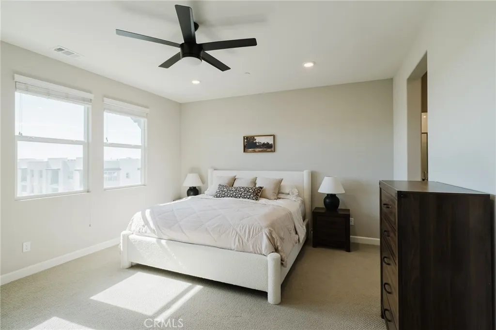 https://cdn.realtyfeed.com/cdn/127/306636325/284a6afb7122862be7b941a092a408f2.webp